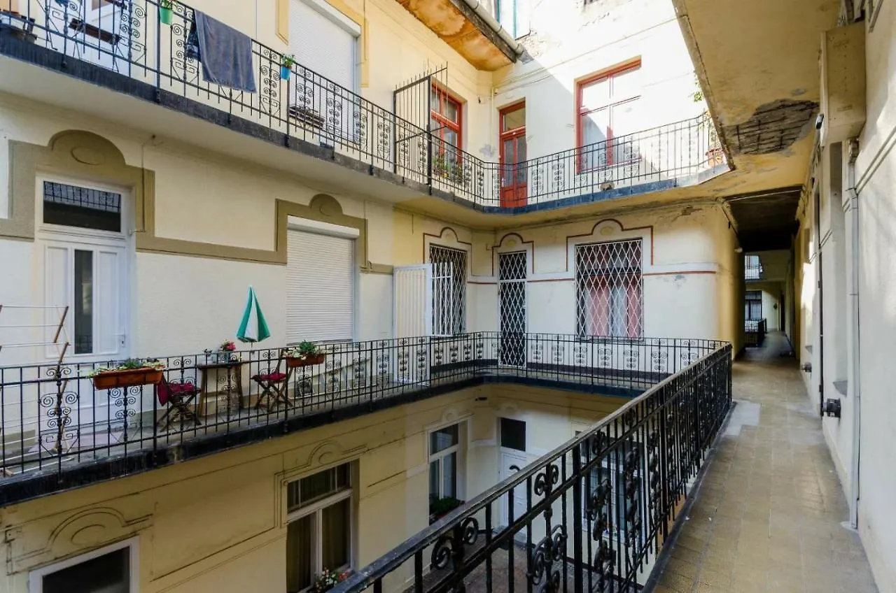 Quiet Cozy Apartment In Party Street E1 Budapešť